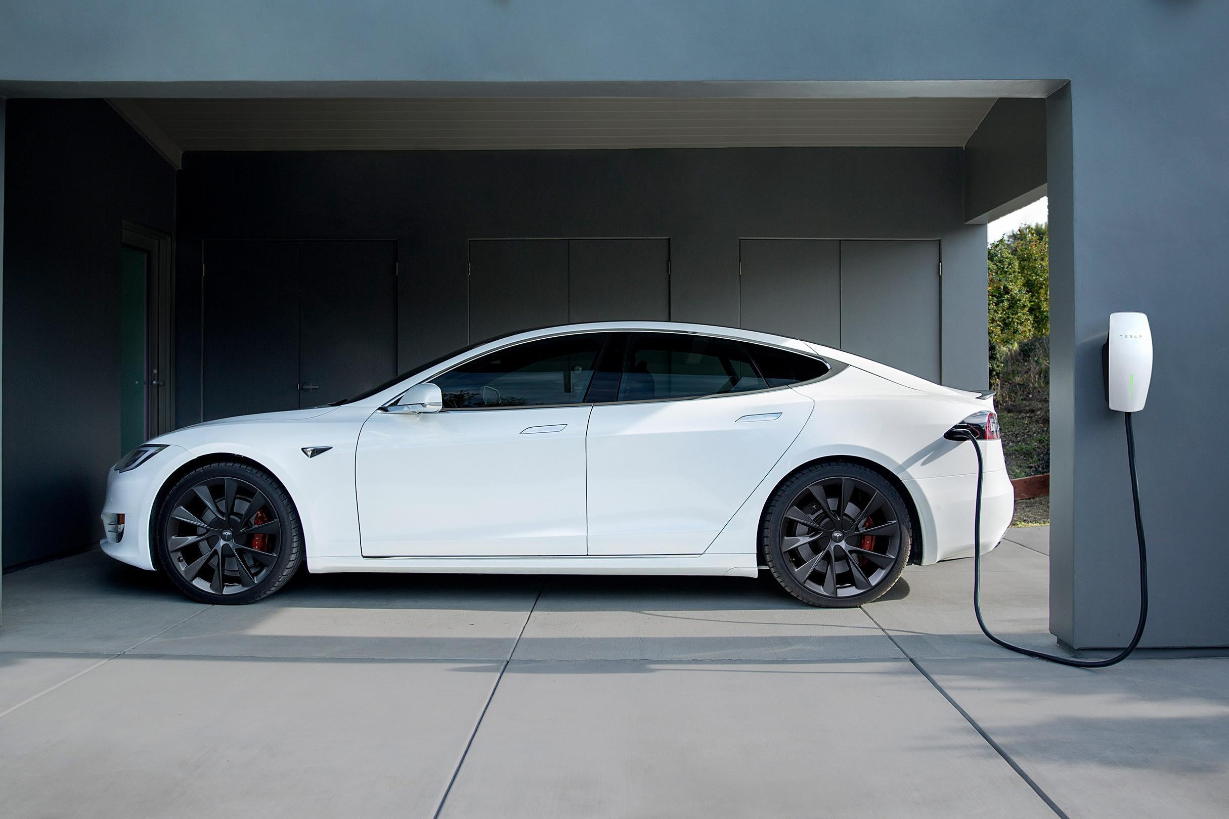 Average cost to charge a tesla store at home