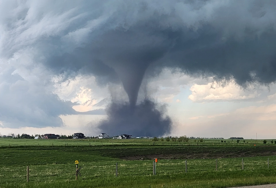 How to Survive a Tornado Safely in Canada?